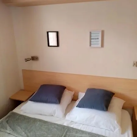 Campingplads Camping, Mobil Equipe Proche Du De Croix Et Des Gorges Du Verdon *